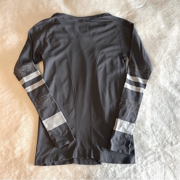 Zella Workout Top🤍 - Picture 6 of 12